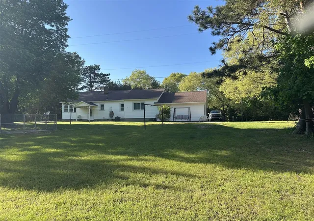 Homes for sale in Manistee, MI | 1735 Red Apple Rd, Manistee, MI 49660 | MLS# 70535238