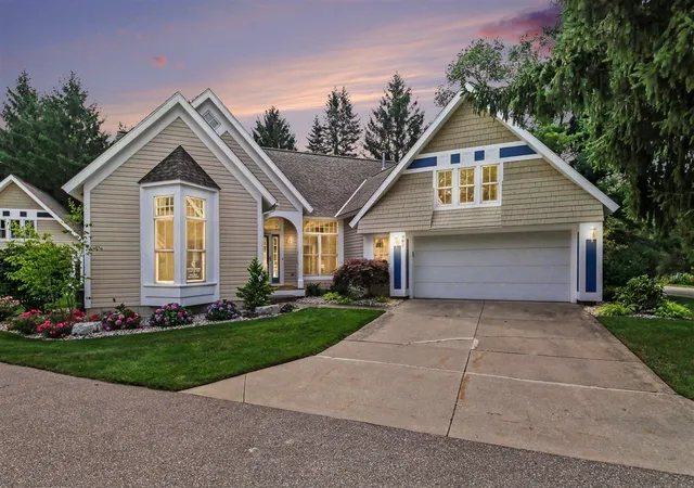 Listing Photo 1 - Condo for sale in building located at 982 Sunflower Ct, Holland, MI 49424 - Unit #19