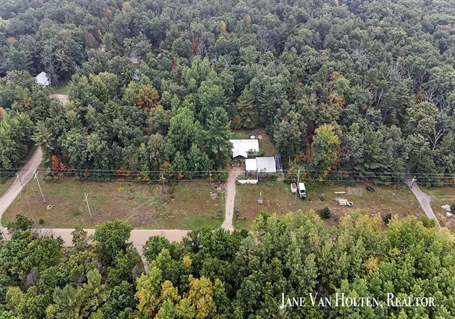 Homes for sale in Howard City, MI | 20449 W Gates Rd, Howard City, MI 49329 | MLS# 70497812