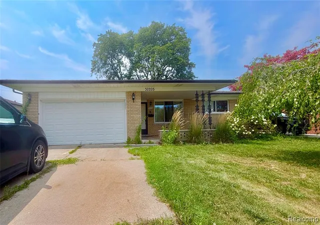 2nd image of 30205 Austin Dr, Warren, MI 48092 | MLS# 61019385