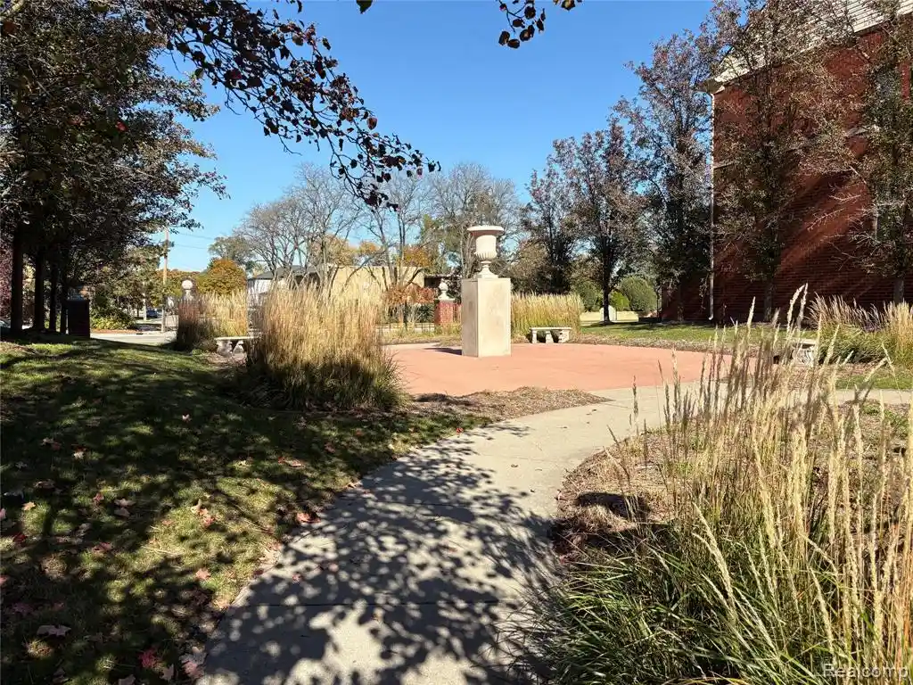 Listing Photo 27 - Condo for sale in 3178 Camden Dr located at 3178 Camden Dr, Troy, MI 48084 - Unit #83