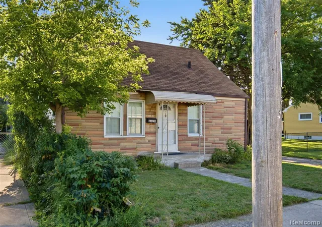 Photo 2 of Single family home for sale at 26210 Clancy St, Roseville, MI 48066 3196 | MLS# 61023388 | Listing updated on 2026-08-21