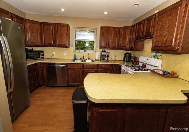 4th image of 2421 Judy Conn Dr, Lapeer, MI 48446 | MLS# 61021816