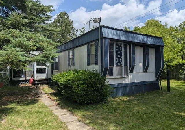 Homes for sale in Standish, MI | 3525 East City Limits Rd, Standish, MI 48658 | MLS# 80070508