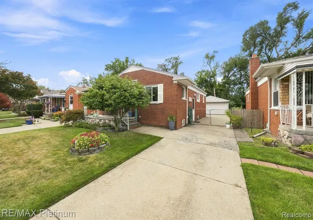 Photo 3 of Single family home for sale at 24371 Currier St, Dearborn Heights, MI 48125 1845 | MLS# 61021669 | Listing updated on 2026-09-18