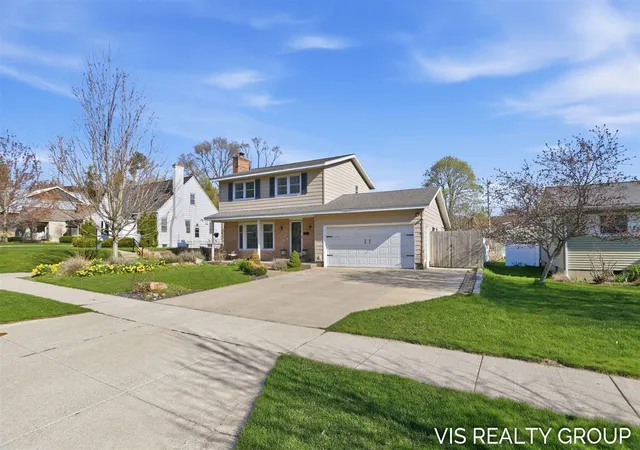 2nd image of 317 Grand Ave, Grand Haven, MI 49417 | MLS# 70527359