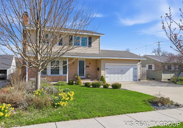 3rd image of 317 Grand Ave, Grand Haven, MI 49417 | MLS# 70527359