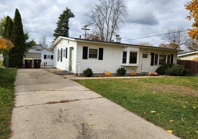 3rd image of 704 Garwood St, Mount Pleasant, MI 48858 | MLS# 50215800