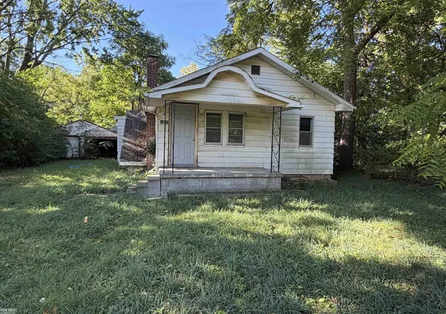 Photo 2 of Single family home for sale at 1051 W Yale Ave, Flint, MI 48505 | MLS# 50219835 | Listing updated on 2026-09-16