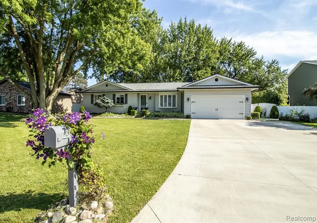 1st image of 8404 Bellechasse Ct, Davison, MI 48423 | MLS# 60331637