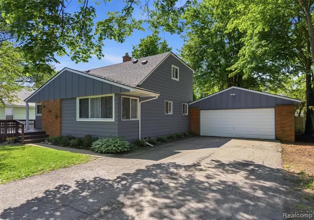 Photo 2 of Single Family Residence at 6053 Van Syckle Ave, Waterford, MI 48329 | MLS# 60996259 | | Sold on 2026-06-29