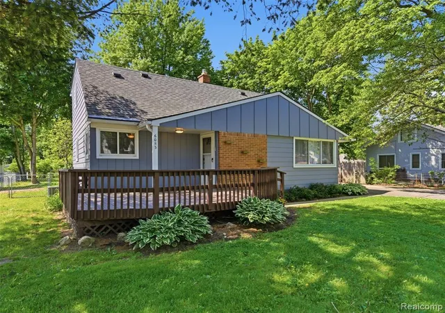 Photo 3 of Single Family Residence at 6053 Van Syckle Ave, Waterford, MI 48329 | MLS# 60996259 | | Sold on 2026-06-29