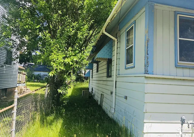 3rd image of 435 Emmett E St, Battle Creek, MI 49017 | MLS# 50215444