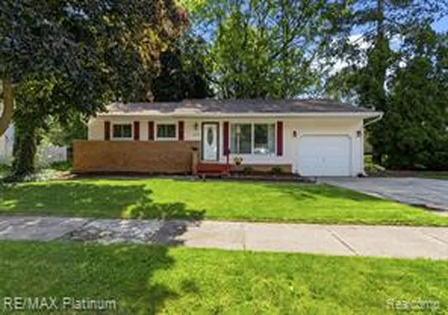 Homes for sale in Lansing, MI | 2914 Amherst Dr, Lansing, MI 48906 | MLS# 61008419