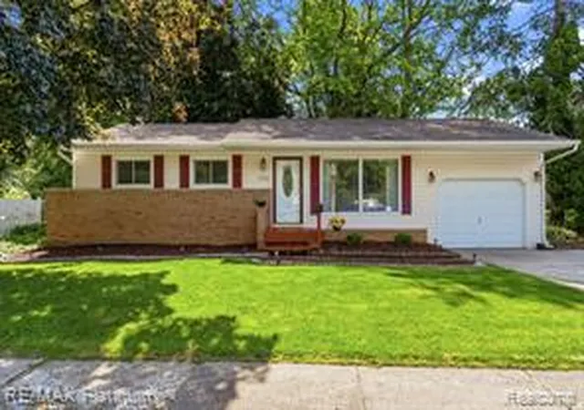 Homes for sale in Lansing, MI | 2914 Amherst Dr, Lansing, MI 48906 | MLS# 61008419