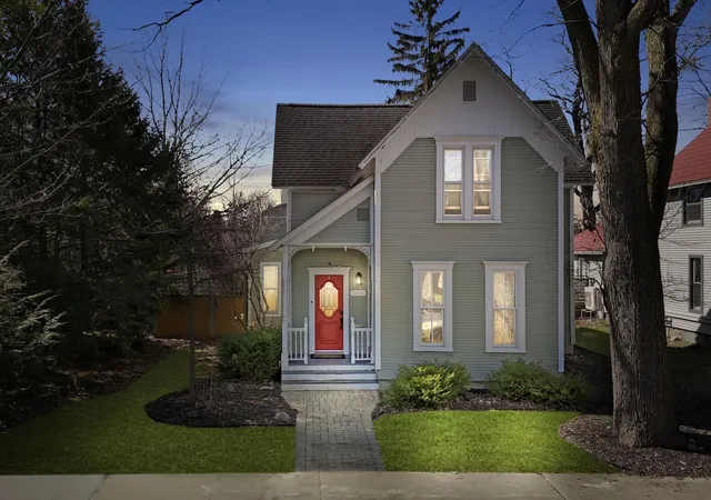 3rd image of 206 E Ninth St, Traverse City, MI 49684 | MLS# 80067400