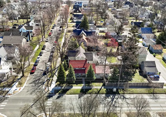 4th image of 206 E Ninth St, Traverse City, MI 49684 | MLS# 80067400