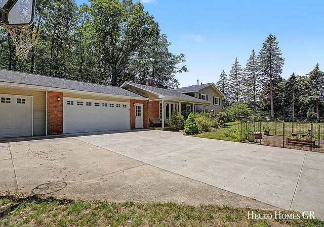 Homes for sale in Holland, MI | 16680 Quincy St, Holland, MI 49424 | MLS# 70543325