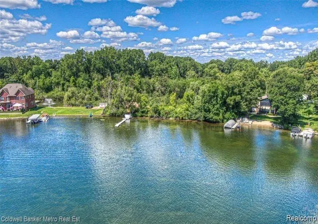 Homes for sale in Commerce Twp, MI | 2577 Midwood, Commerce Twp, MI 48382 | MLS# 60321885