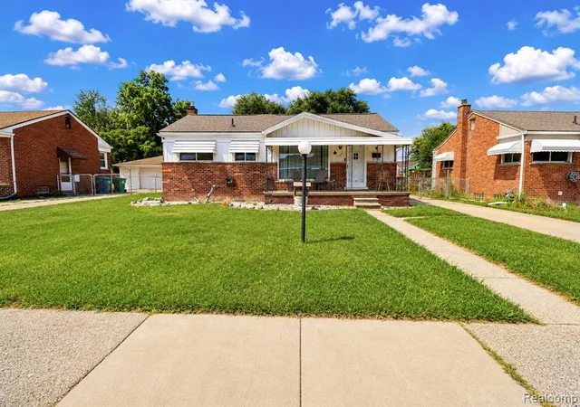 3rd image of 141 Lathers St, Garden City, MI 48135 | MLS# 61019737