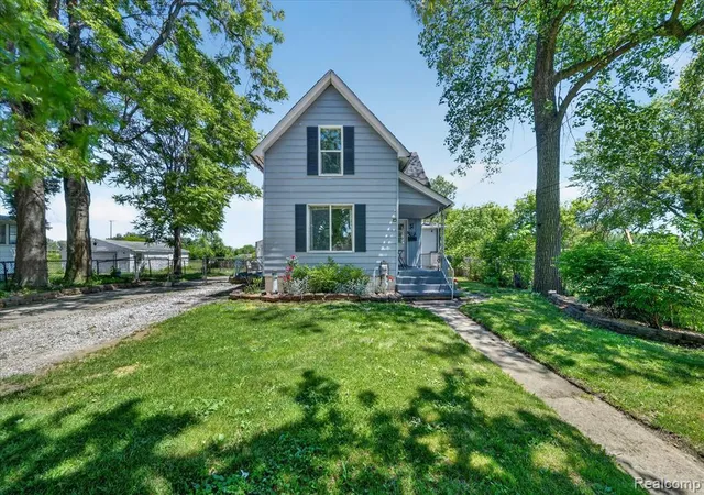 Photo 1 of Sale Pending at 47 Avery St, Mount Clemens, MI 48043 5900 | MLS# 61001082 | Listing updated on 2026-08-30