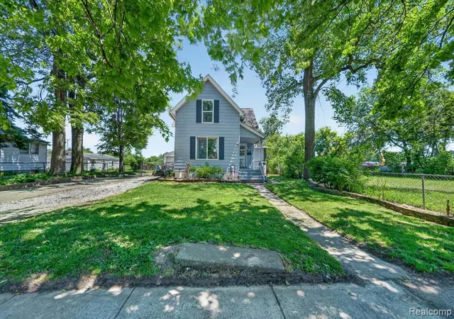 Photo 3 of Sale Pending at 47 Avery St, Mount Clemens, MI 48043 5900 | MLS# 61001082 | Listing updated on 2026-08-30