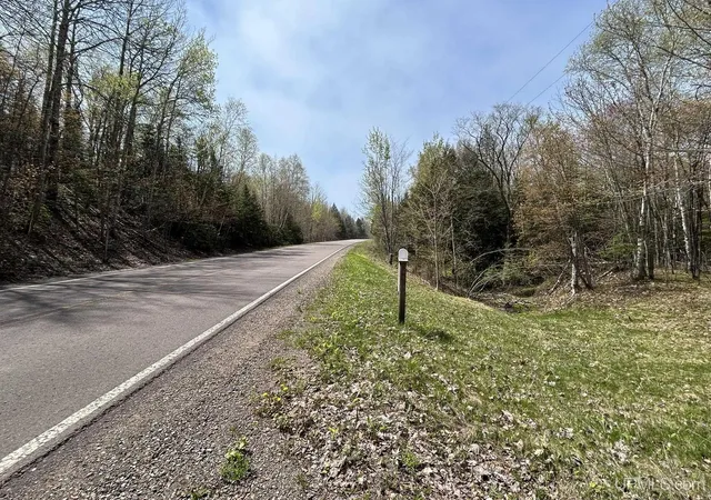 14th image of 57583 Lakeshore Dr, Calumet, MI 49913 | MLS# 50210235