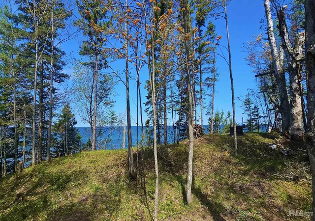 3rd image of 57583 Lakeshore Dr, Calumet, MI 49913 | MLS# 50210235