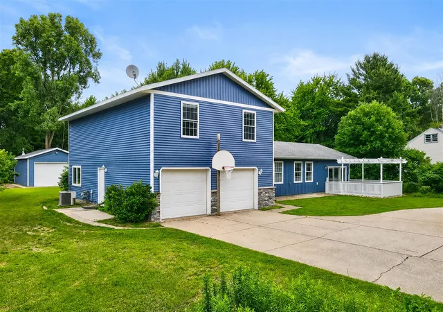 2nd image of 3758 E Sternberg Rd, Fruitport, MI 49415 | MLS# 70541807