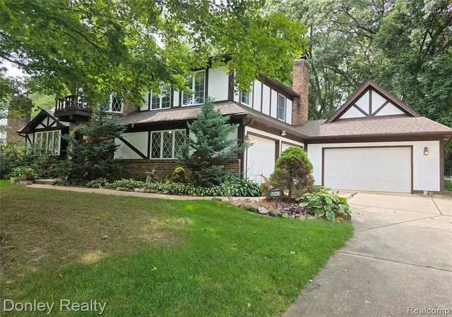 Photo 2 of Single family home for sale at 5163 Burning Tree Rd, Kalamazoo, MI 49009 3804 | MLS# 61023656 | Listing updated on 2026-09-04
