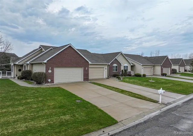 Homes for sale in Flushing, MI | 7039 Rosewood Dr, Flushing, MI 48433 | MLS# 60983709