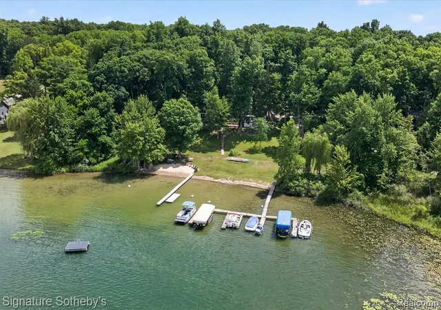 Homes for sale in Gregory, MI | 12200 Hadley Rd, Gregory, MI 48137 | MLS# 61005733