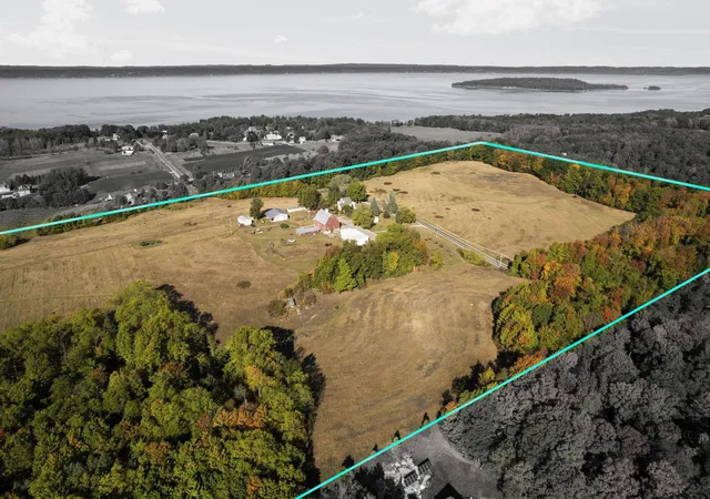 Homes for sale in Traverse City, MI | 1378 Gray Rd, Traverse City, MI 49686 | MLS# 80061500