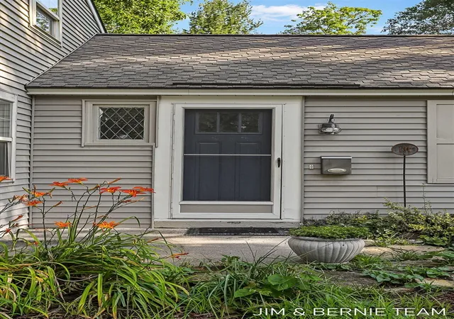 Photo 2 of Single family home for sale at 131 E 31st Street, Holland, MI 49423 | MLS# 70544950 | Listing updated on 2026-08-11