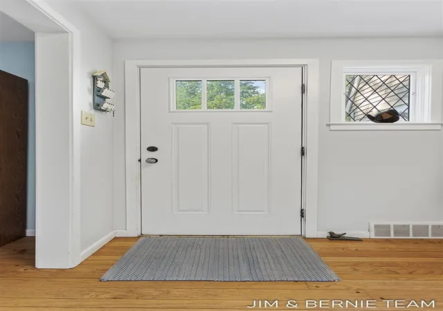 Photo 3 of Single family home for sale at 131 E 31st Street, Holland, MI 49423 | MLS# 70544950 | Listing updated on 2026-08-11