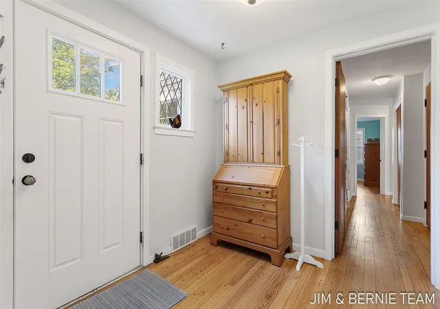 Photo 4 of Single family home for sale at 131 E 31st Street, Holland, MI 49423 | MLS# 70544950 | Listing updated on 2026-08-11
