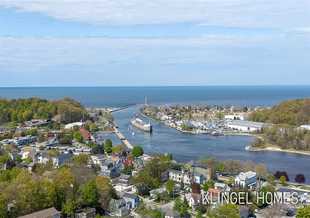 3rd image of 308 Franklin St, Grand Haven, MI 49417 | MLS# 70536472