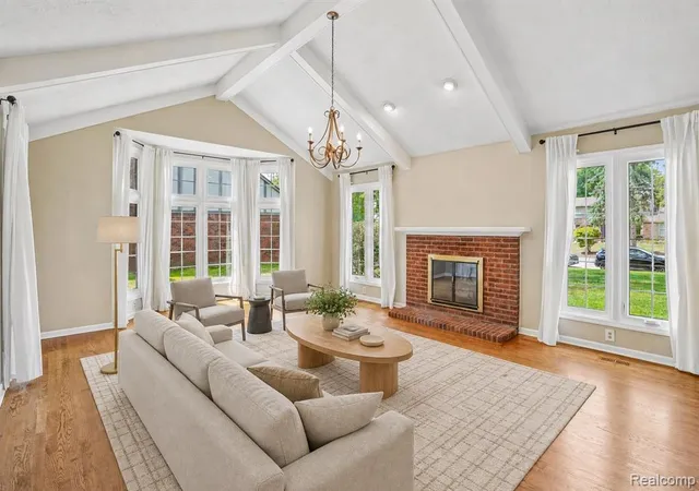 Photo 5 of Sale Pending at 25900 Hunt Clb Blvd, Farmington Hills, MI 48335 | MLS# 61013913 | Listing updated on 2026-08-23