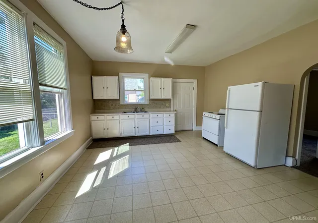 4th image of 514-516 S 15Th St, Escanaba, MI 49829 | MLS# 50217873