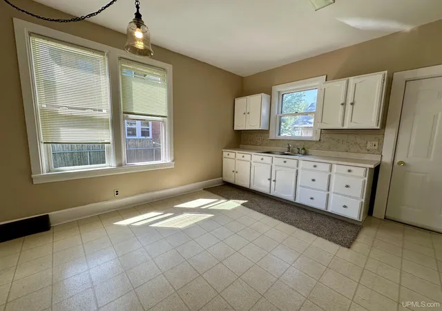 5th image of 514-516 S 15Th St, Escanaba, MI 49829 | MLS# 50217873
