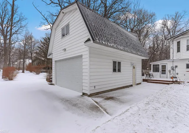 Homes for sale in Fenton, MI | 10528 Lake Shore Dr, Fenton, MI 48430 | MLS# 50197606