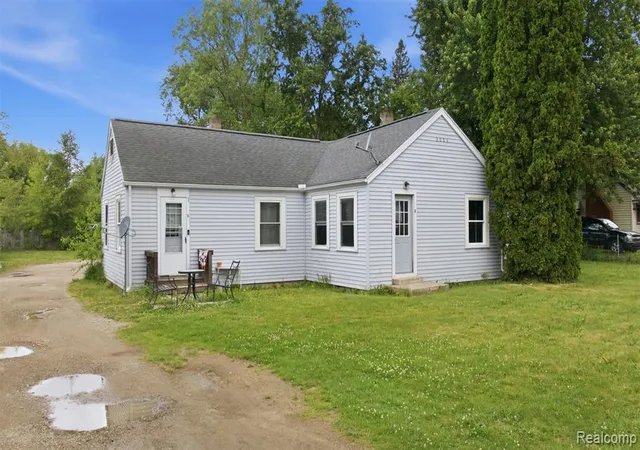 1st image of 3006 Lansing Ave, Jackson, MI 49202 | MLS# 60998141