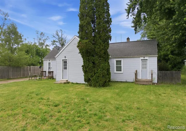 4th image of 3006 Lansing Ave, Jackson, MI 49202 | MLS# 60998141