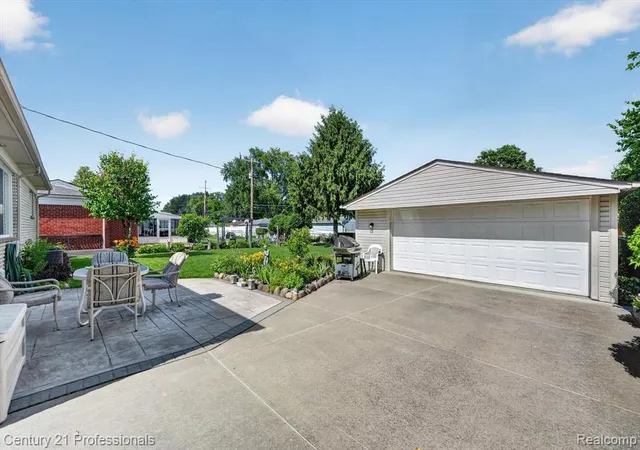 Homes for sale in Livonia, MI | 15124 Hix St, Livonia, MI 48154 | MLS# 61005563