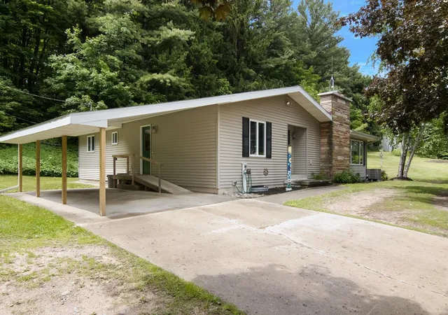 Homes for sale in Suttons Bay, MI | 1551 N Macksey Rd, Suttons Bay, MI 49682 | MLS# 80068771
