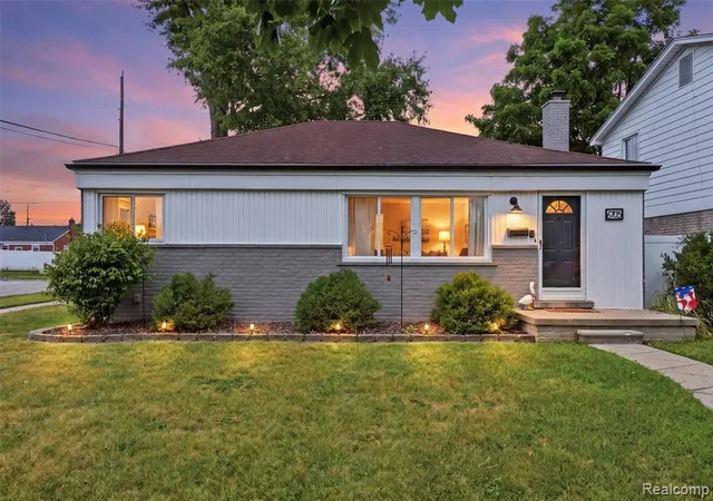 1st image of 6705 Whitby St, Garden City, MI 48135 | MLS# 61018883