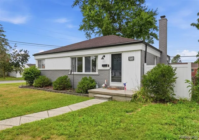 4th image of 6705 Whitby St, Garden City, MI 48135 | MLS# 61018883