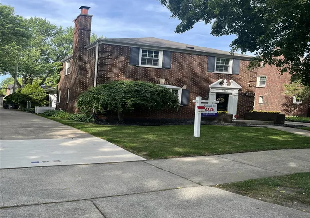 Homes for sale in Grosse Pointe Farms, MI | 456 Manor St, Grosse Pointe Farms, MI 48236 | MLS# 70538122