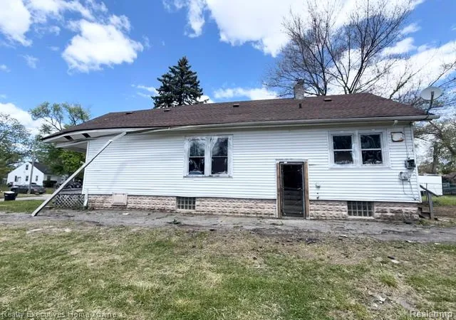 3rd image of 13524 Faust Ave, Detroit, MI 48223 | MLS# 60993191