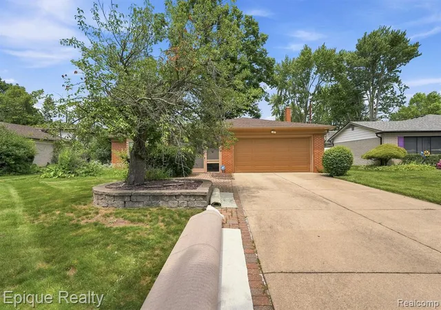 Photo 2 of Single family home for sale at 21810 Winchester St, Southfield, MI 48076 4830 | MLS# 61008821 | Listing updated on 2026-09-09